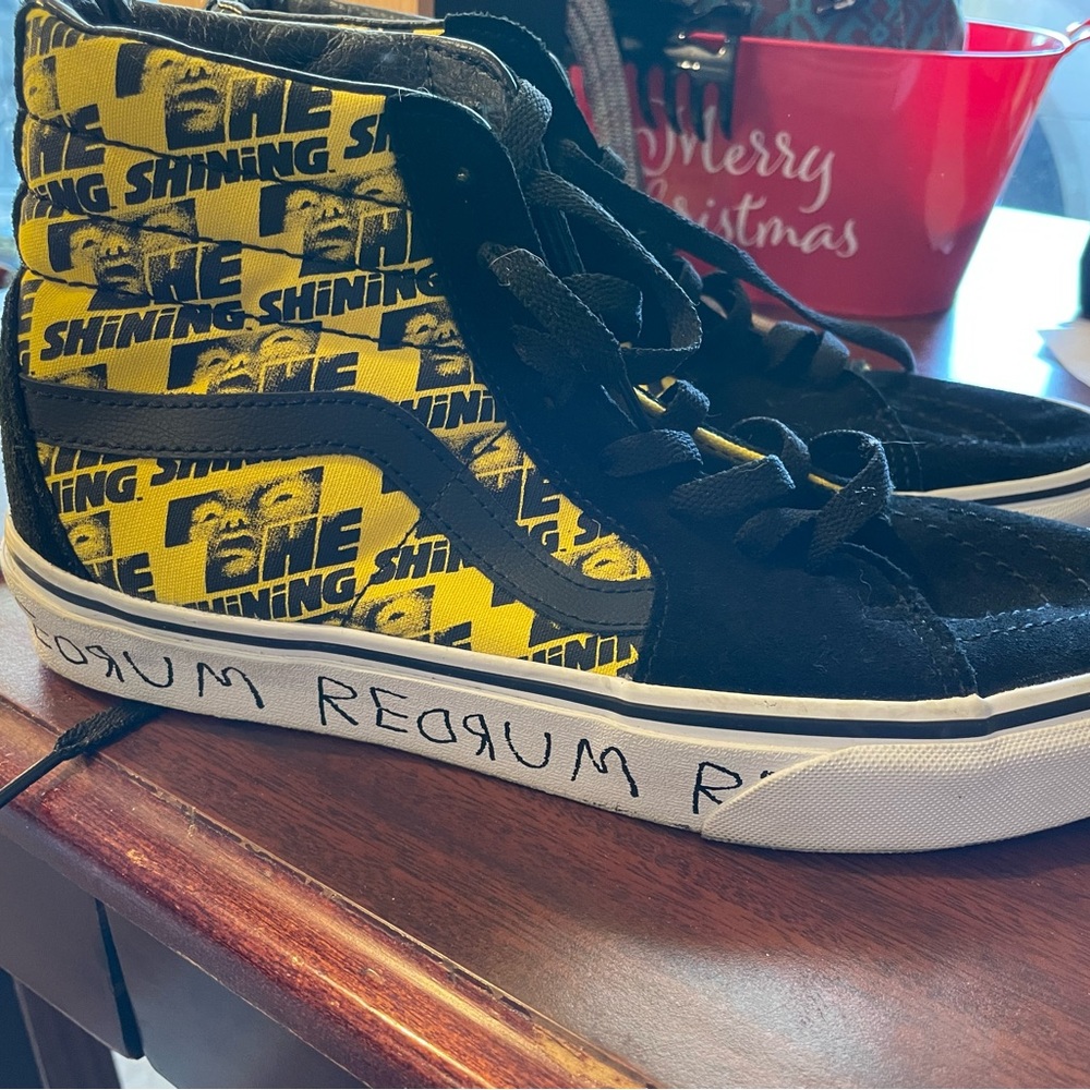 Size9.5w 8m the shining vans